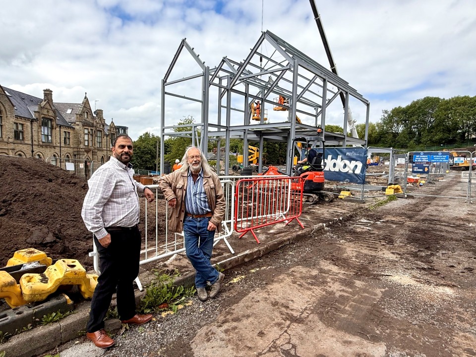 Darwen Youth Centre – steel frame lowered in
