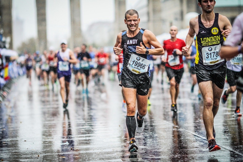 Andrew Gardner runs marathon